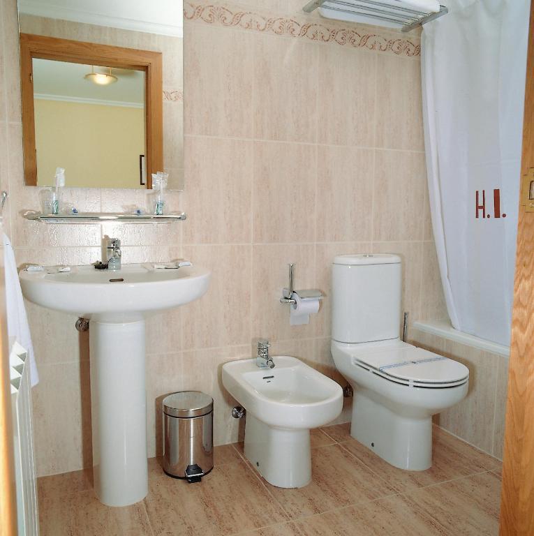 Hotel Isabel Briviesca Oda fotoğraf