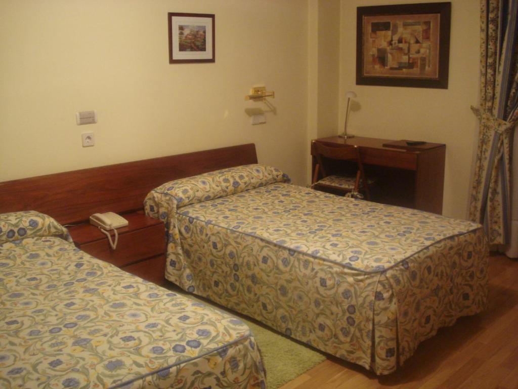 Hotel Isabel Briviesca Oda fotoğraf