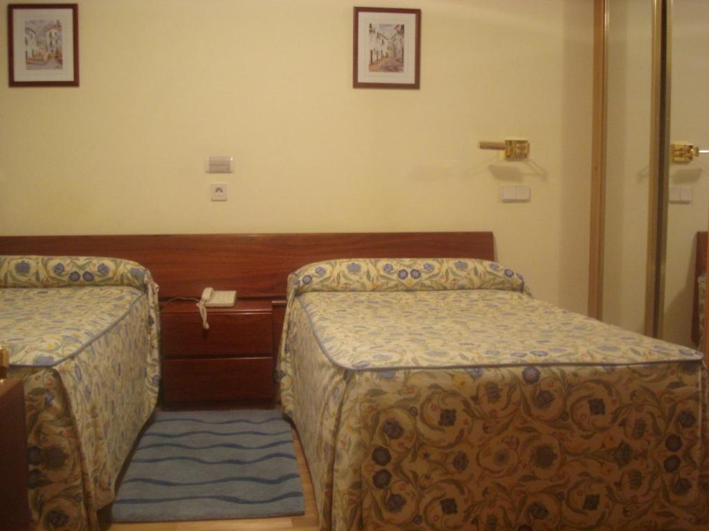 Hotel Isabel Briviesca Oda fotoğraf